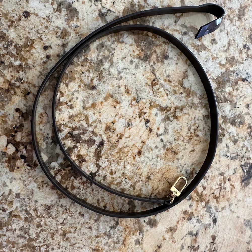 Louis Vuitton ebene strap 46”